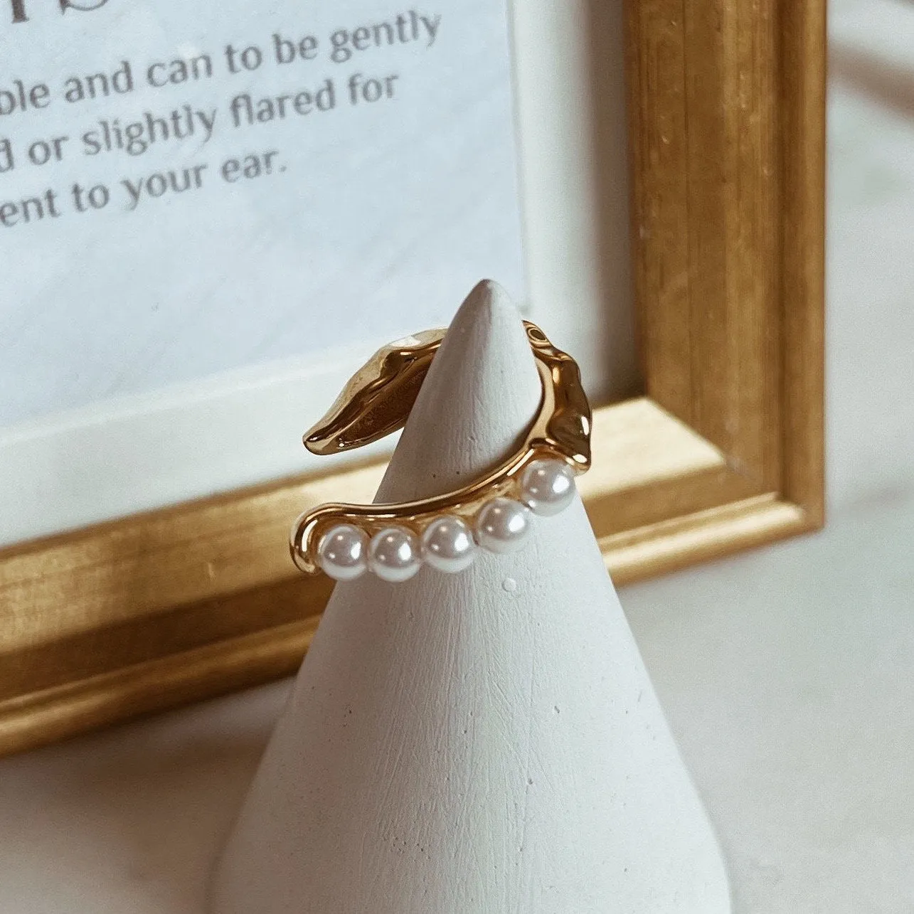 DIORA Pearl Ear Cuff