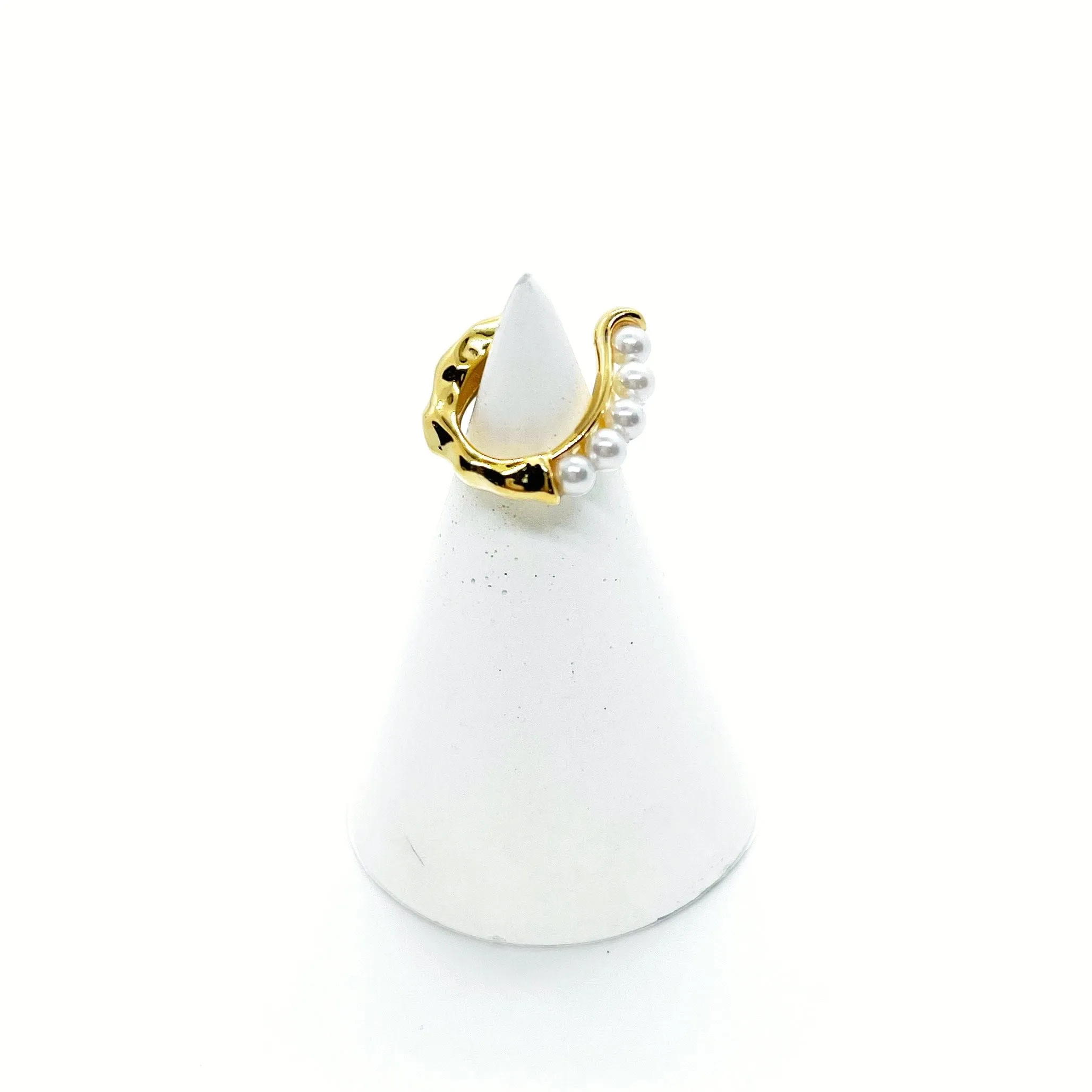 DIORA Pearl Ear Cuff