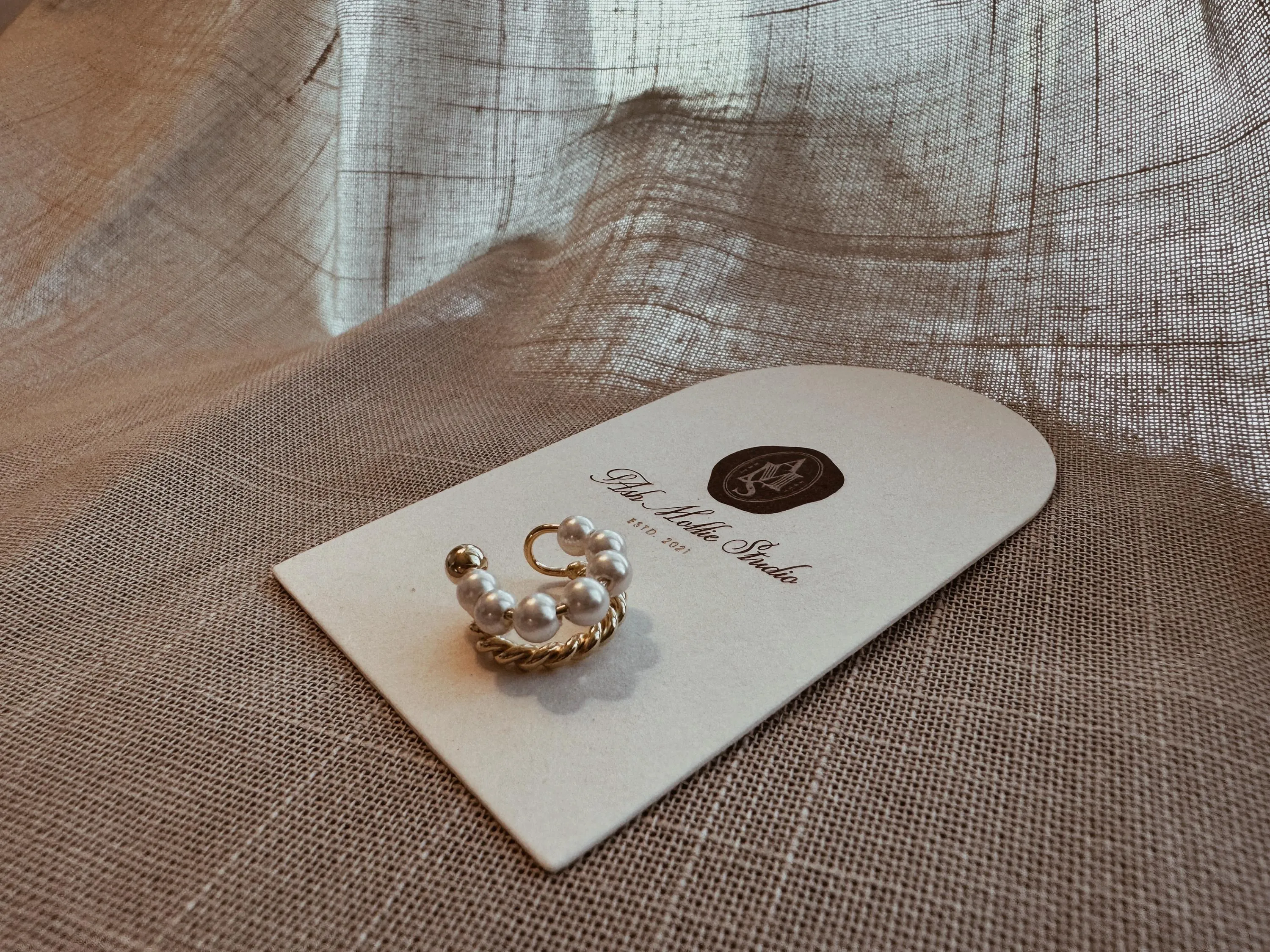 EPHY Pearls and Chain Ear Cuff